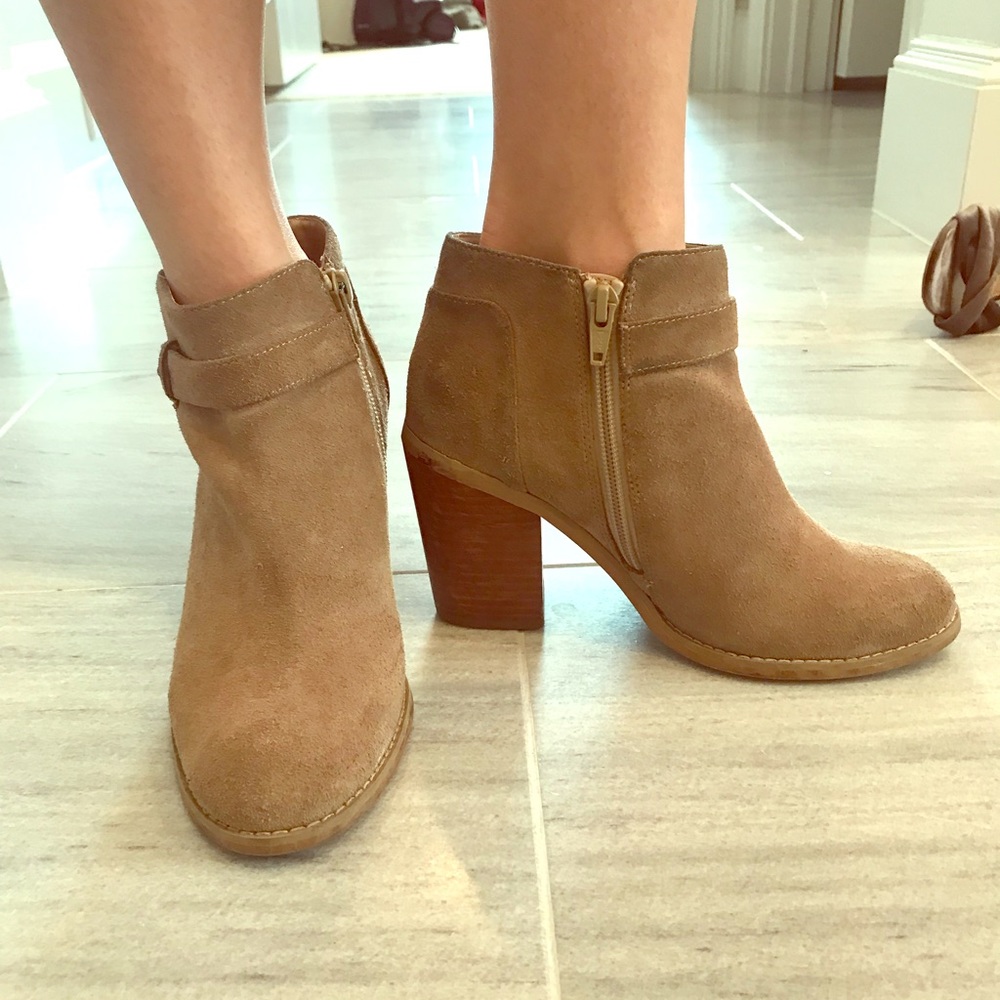 Sole Society tan ankle bootie